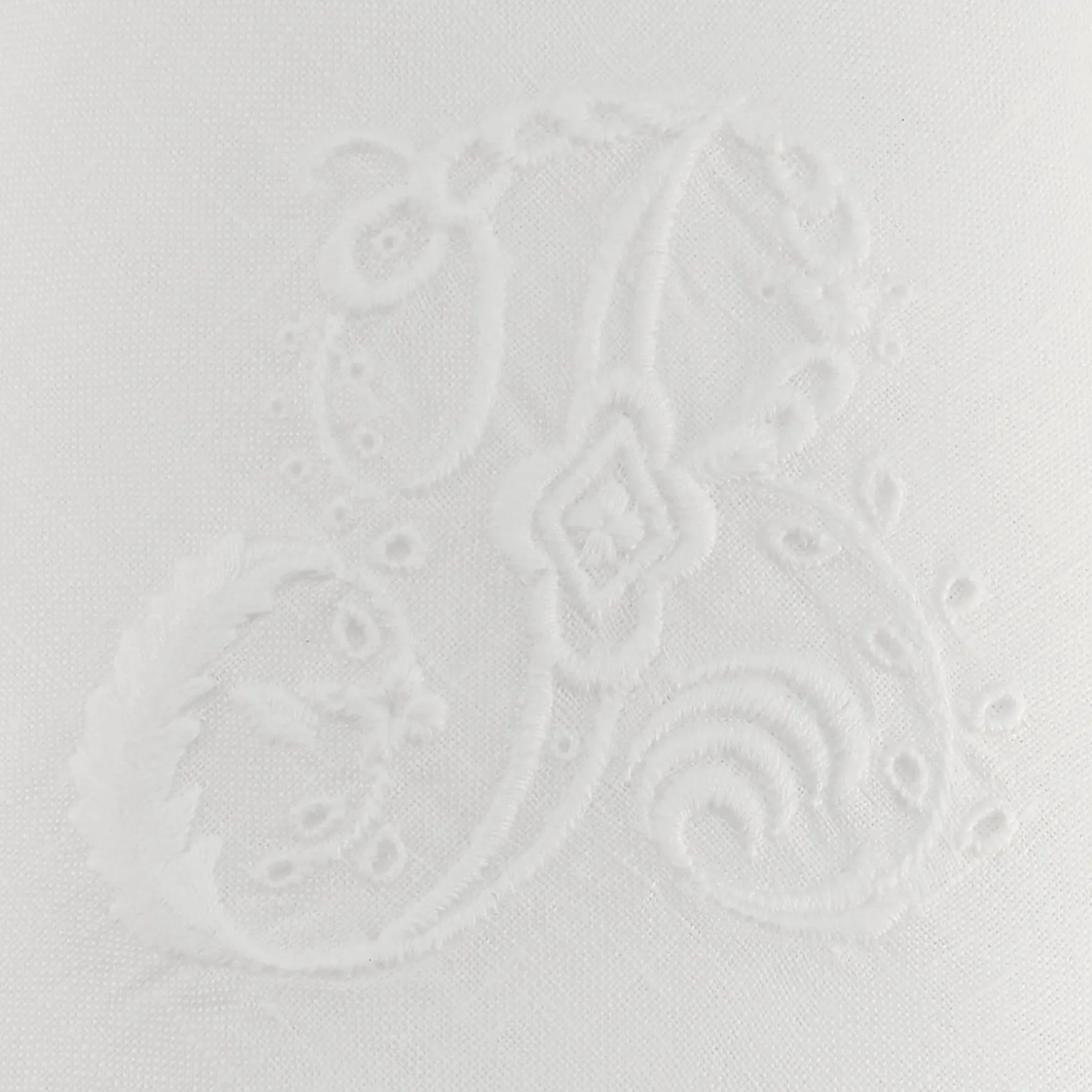 B Cutwork Dinner Napkins (4)